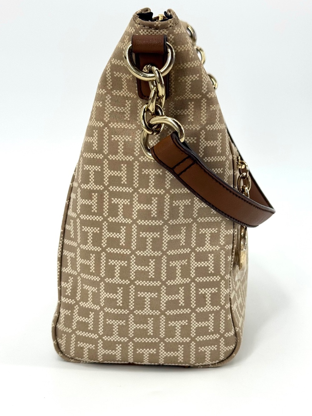 Tommy Hilfigure Monogram Coated Canvas Shoulder Bag - Picture 4 of 11